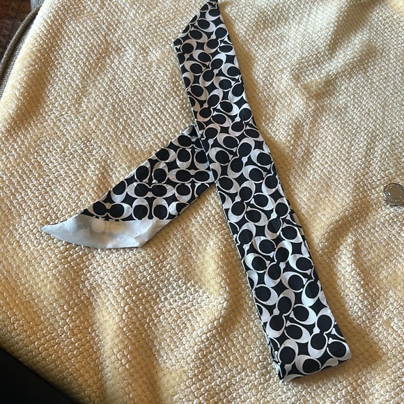COACH SKINNY SCARF AND BAG TAG - Picture 2 of 12